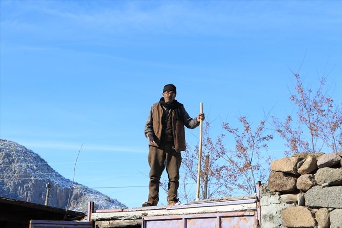 Evlenebilmek İçin Köylerinin Taşınması Lazım 7