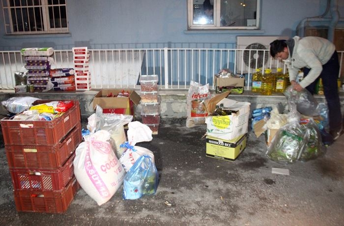 Konya'da Kamyonet Çalan Şüpheliler Polis Baskınında Çekyatta Saklanırken 3