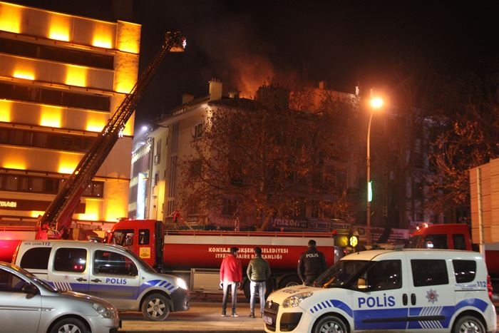 Konya'da İş Merkezinin Çatısı Alev Alev Yandı 2