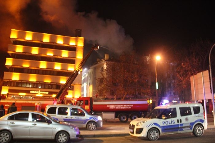 Konya'da İş Merkezinin Çatısı Alev Alev Yandı 3