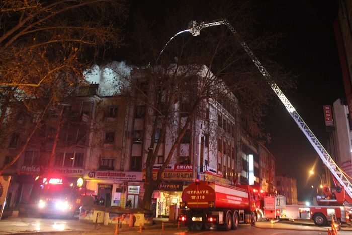 Konya'da İş Merkezinin Çatısı Alev Alev Yandı 4