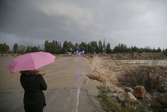 Antalya'da Kuvvetli Yağış Ve Fırtına 1