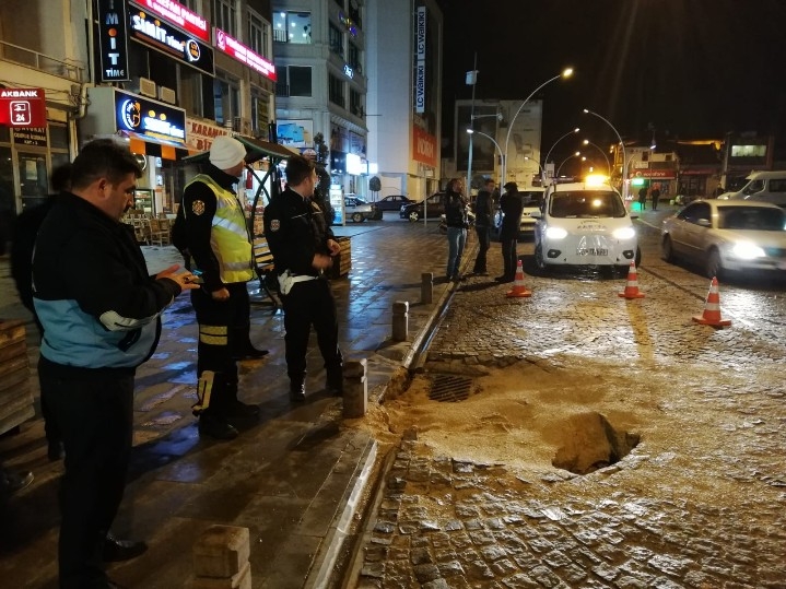 Karaman İsmetpaşa Caddesi Yolda Çökme 6