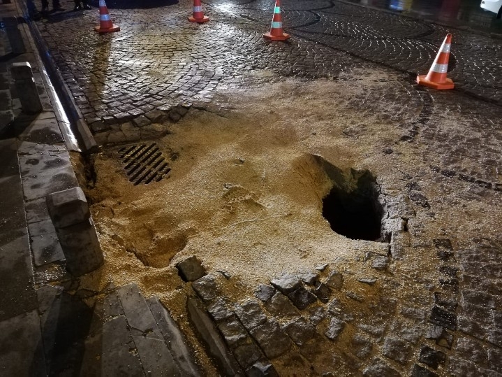 Karaman İsmetpaşa Caddesi Yolda Çökme 9