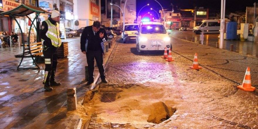Karaman İsmetpaşa Caddesi Yolda Çökme