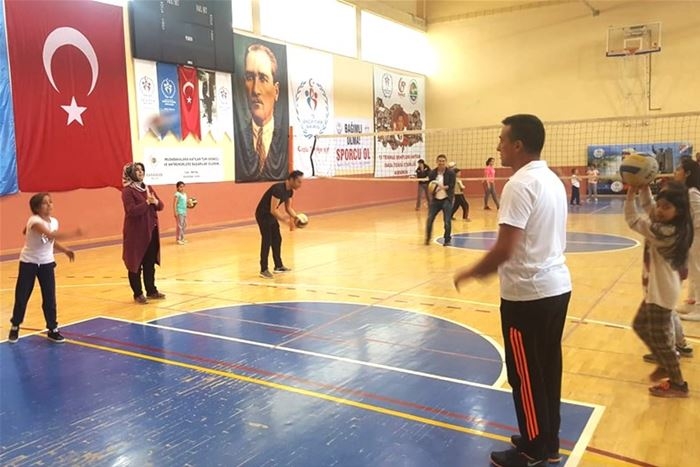 “Soğuk Zamanlarda Sıcak Salonlarımızda Spora" Projesi Karaman'da Başladı 5