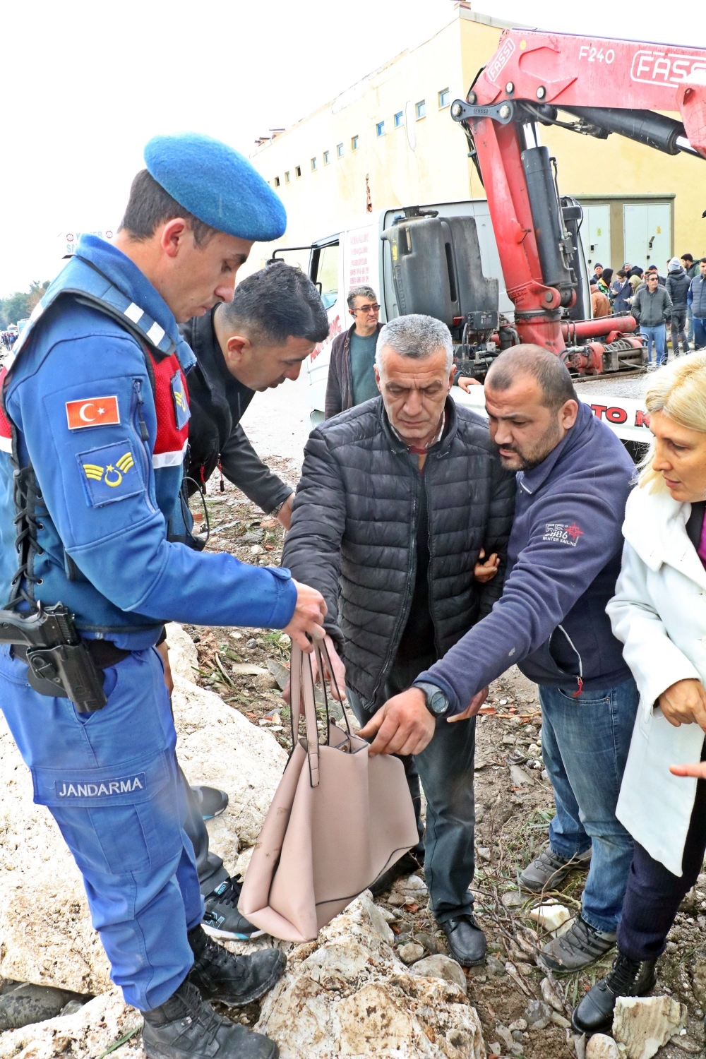 Buse’yi Arama Çalışmalarında Yeni Gelişme: Küpesi Ve Çantası Bulundu 13