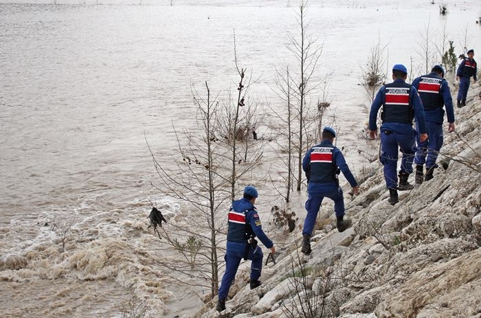 Buse’yi Arama Çalışmalarında Yeni Gelişme: Küpesi Ve Çantası Bulundu 6
