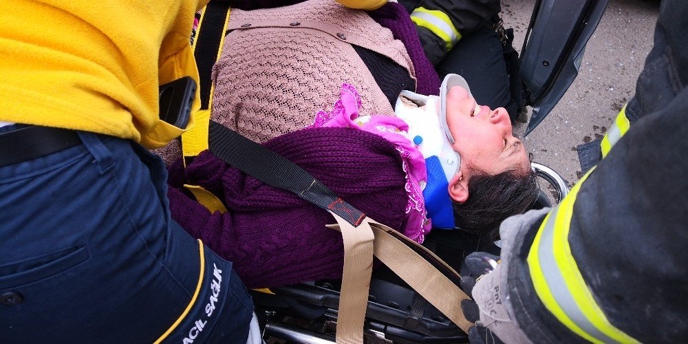 Aksaray’da Otomobille Kamyonet Çarpıştı 3