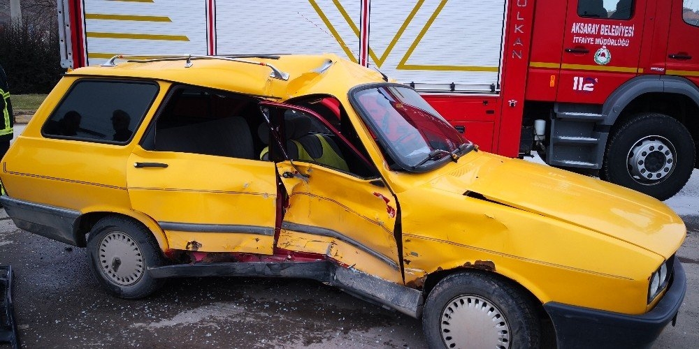 Aksaray’da Otomobille Kamyonet Çarpıştı 5