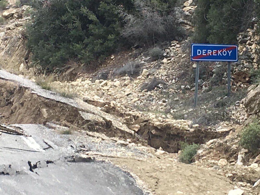 Heyelan Yol Kapattı 2