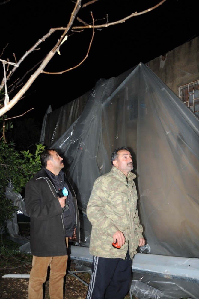 Mersin’de Hortum Seraları Yıktı Geçti 11