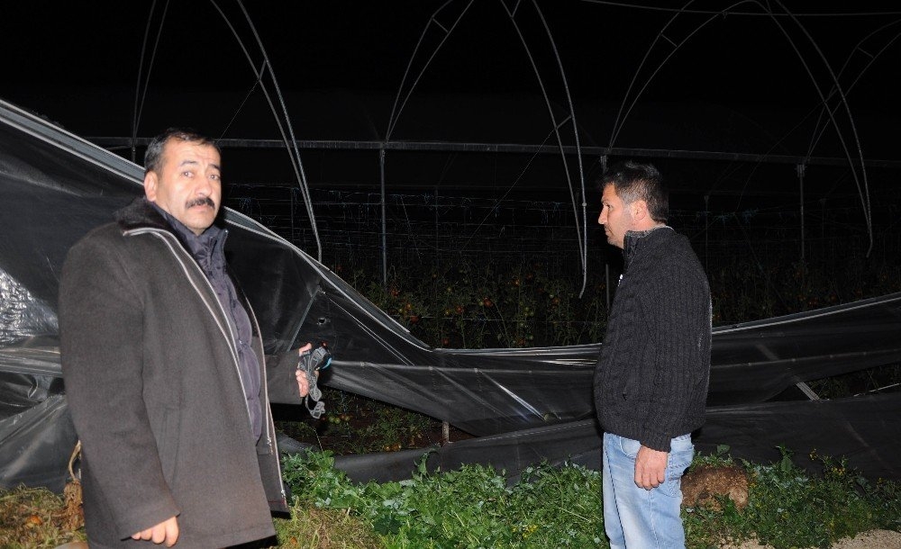 Mersin’de Hortum Seraları Yıktı Geçti 6