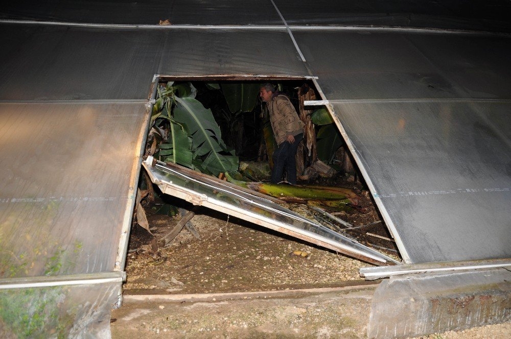 Mersin’de Hortum Seraları Yıktı Geçti 8