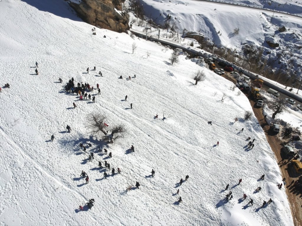 Karaman'da Leğen ve Tepsilerle Kızak Şenliği 10