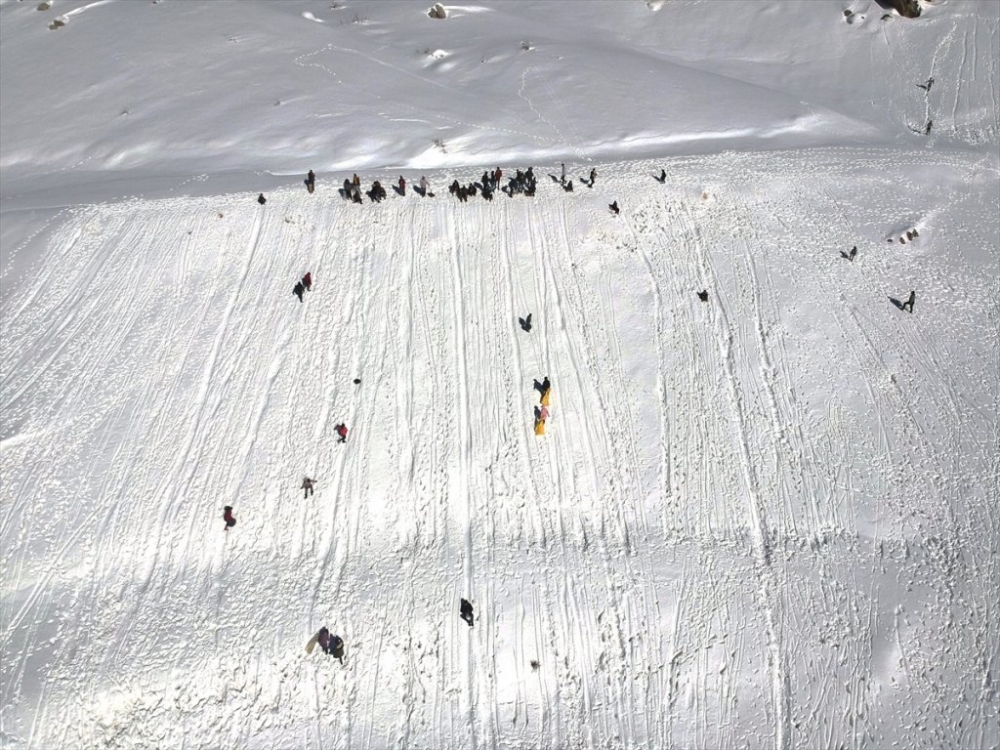 Karaman'da Leğen ve Tepsilerle Kızak Şenliği 12
