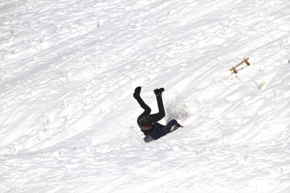 Karaman'da Leğen ve Tepsilerle Kızak Şenliği 13