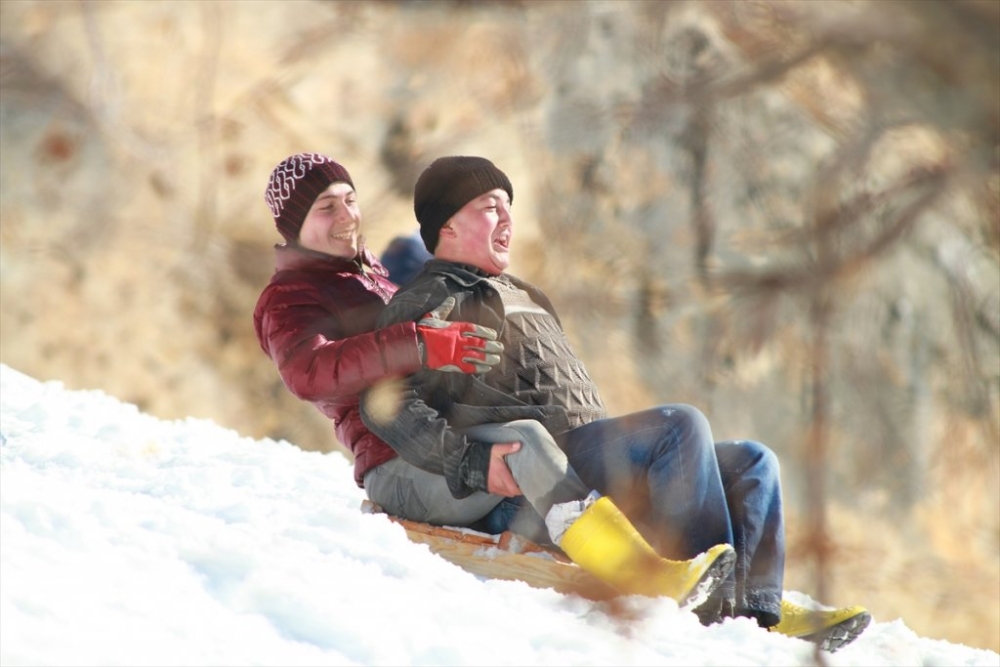 Karaman'da Leğen ve Tepsilerle Kızak Şenliği 4