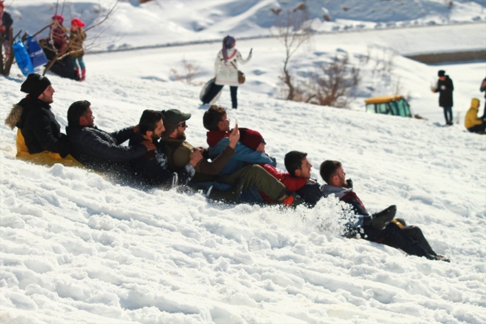 Karaman'da Leğen ve Tepsilerle Kızak Şenliği 5