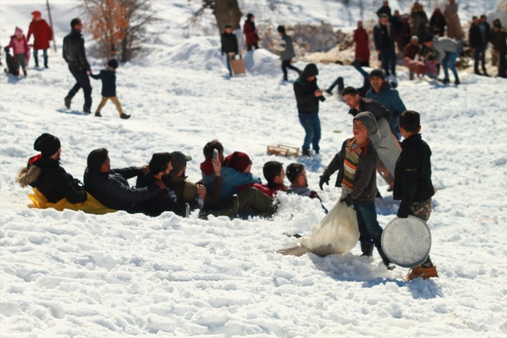 Karaman'da Leğen ve Tepsilerle Kızak Şenliği 6