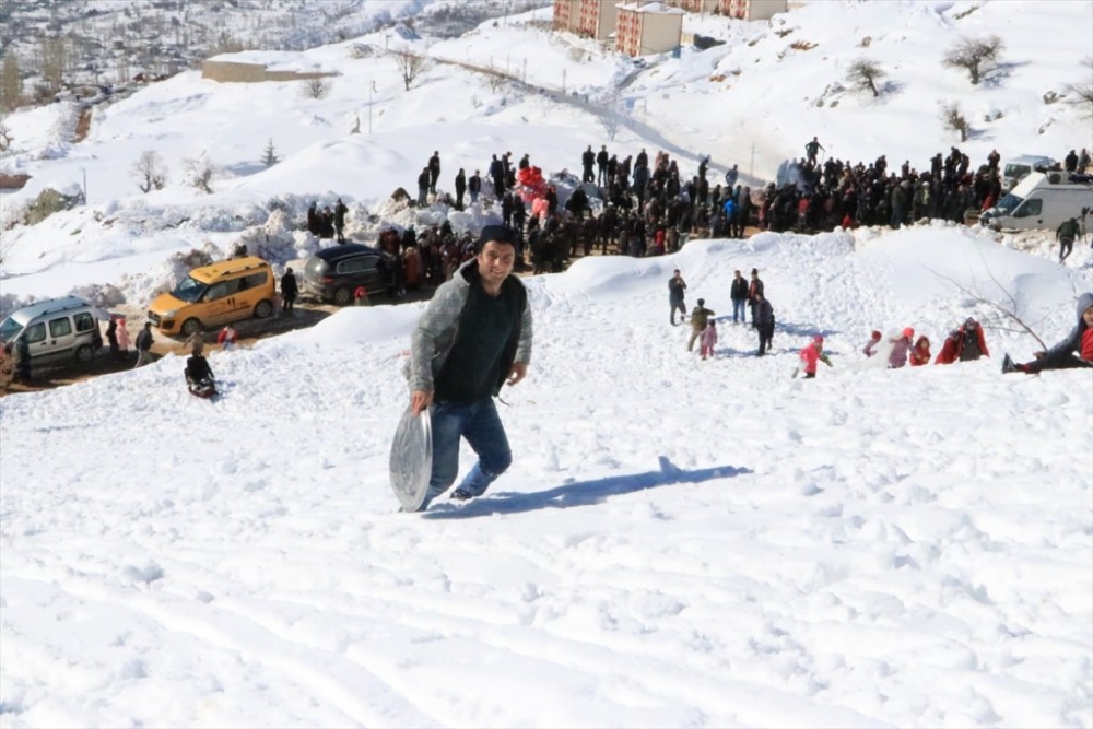 Karaman'da Leğen ve Tepsilerle Kızak Şenliği 8