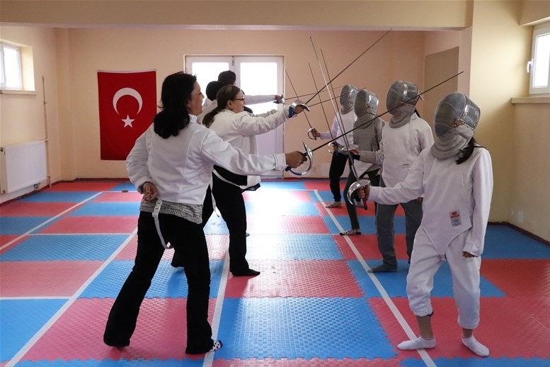 “Soğuk Zamanlarda Sıcak Salonlarımızda Spora" Projesi Karaman'da Yoğun İ 10