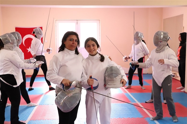 “Soğuk Zamanlarda Sıcak Salonlarımızda Spora" Projesi Karaman'da Yoğun İ 11