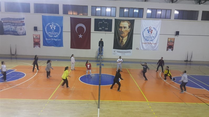“Soğuk Zamanlarda Sıcak Salonlarımızda Spora" Projesi Karaman'da Yoğun İ 24
