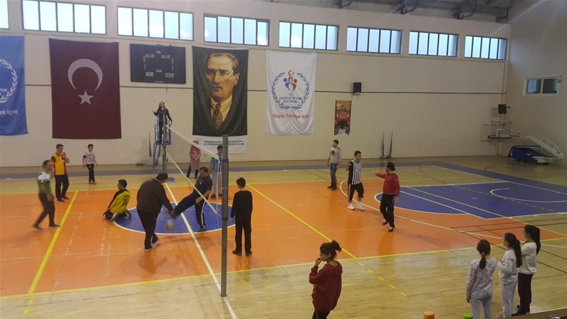 “Soğuk Zamanlarda Sıcak Salonlarımızda Spora" Projesi Karaman'da Yoğun İ 27