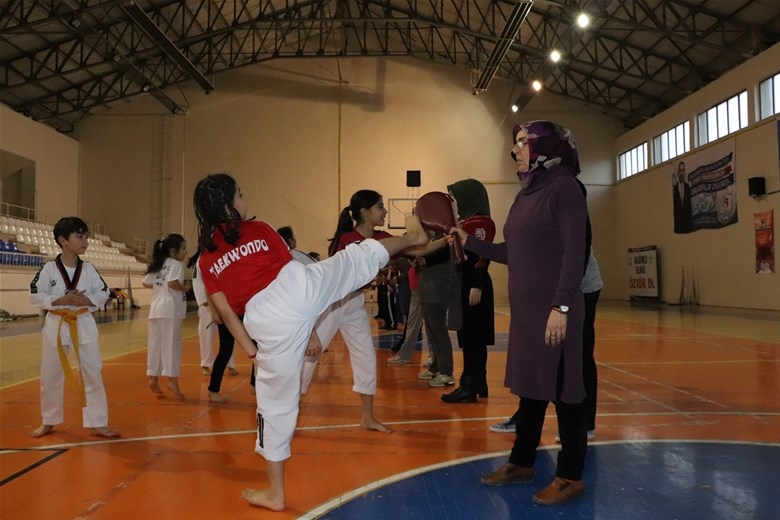 “Soğuk Zamanlarda Sıcak Salonlarımızda Spora" Projesi Karaman'da Yoğun İ 4