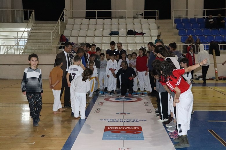 “Soğuk Zamanlarda Sıcak Salonlarımızda Spora" Projesi Karaman'da Yoğun İ 7