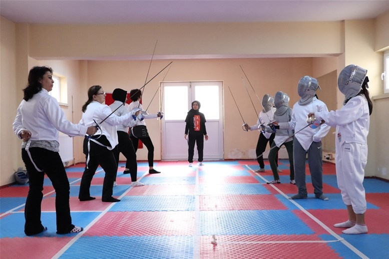 “Soğuk Zamanlarda Sıcak Salonlarımızda Spora" Projesi Karaman'da Yoğun İ 9