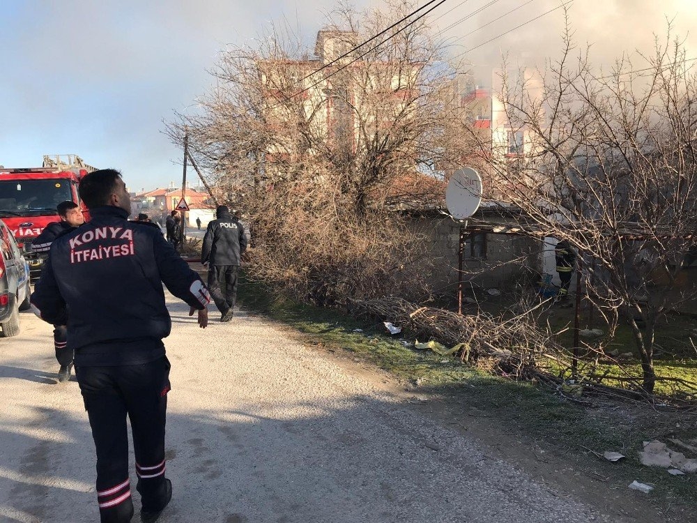 Konya'da Evi Yanan Kadın İki Çocuğuyla Feryat Etti 5