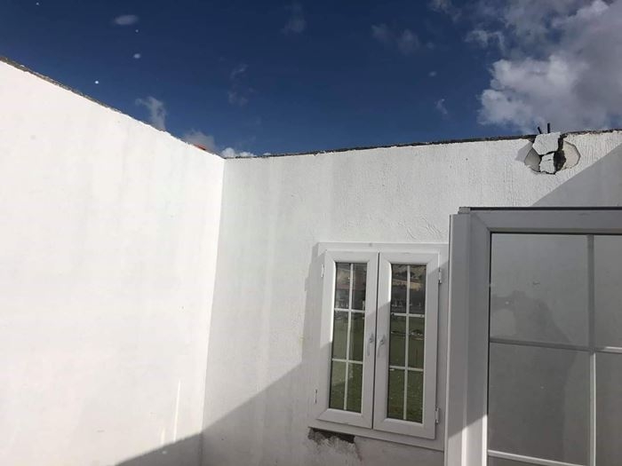 Antalya'da Şiddetli Rüzgar Evin Çatısını Uçurdu: 1 Çocuk Yaralı 4