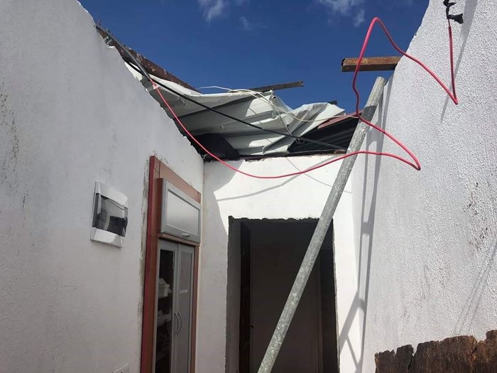 Antalya'da Şiddetli Rüzgar Evin Çatısını Uçurdu: 1 Çocuk Yaralı 5