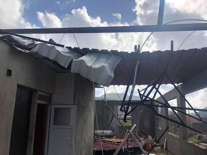 Antalya'da Şiddetli Rüzgar Evin Çatısını Uçurdu: 1 Çocuk Yaralı 6