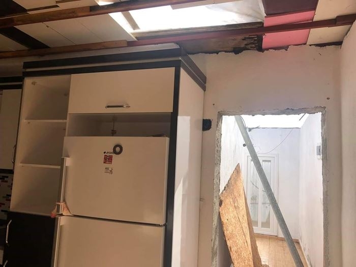 Antalya'da Şiddetli Rüzgar Evin Çatısını Uçurdu: 1 Çocuk Yaralı 7