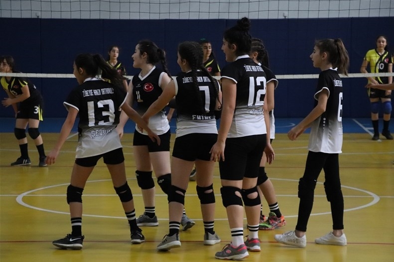 Karaman Okullar Arası Voleybol Müsabakaları Devam Ediyor 4