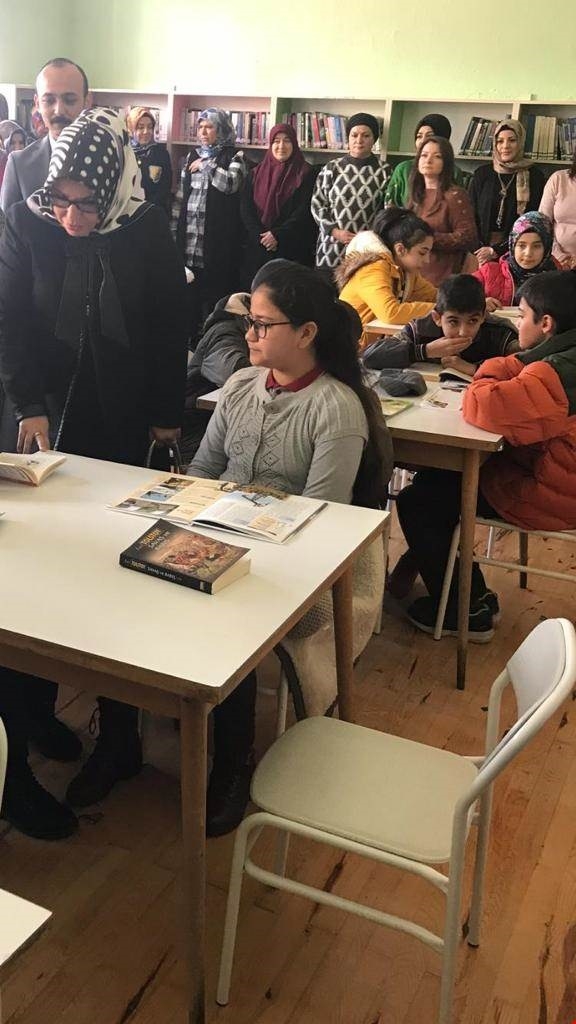 Karaman Valisi Fahri Meral'in Eşi Zehra Meral İlçeleri Ziyaret Etti 2