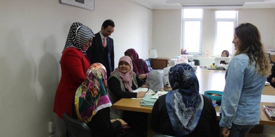 Karaman Valisi Fahri Meral'in Eşi Zehra Meral İlçeleri Ziyaret Etti