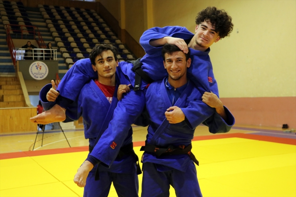 Futbolla Başlayan Karamanlı Sporcu Judoda Madalyalara Uzandı 1