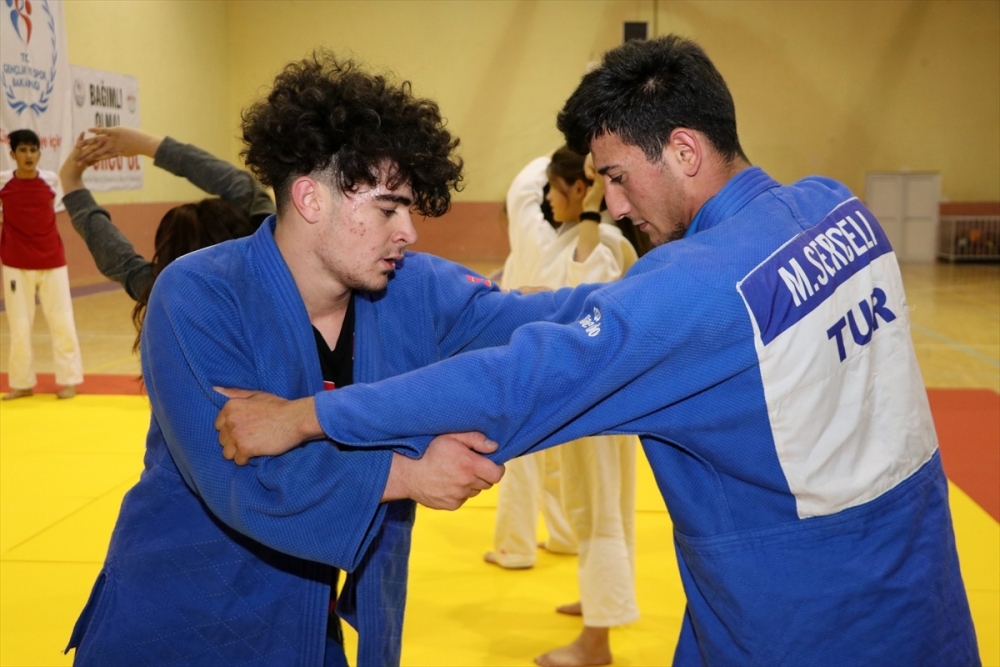 Futbolla Başlayan Karamanlı Sporcu Judoda Madalyalara Uzandı 2