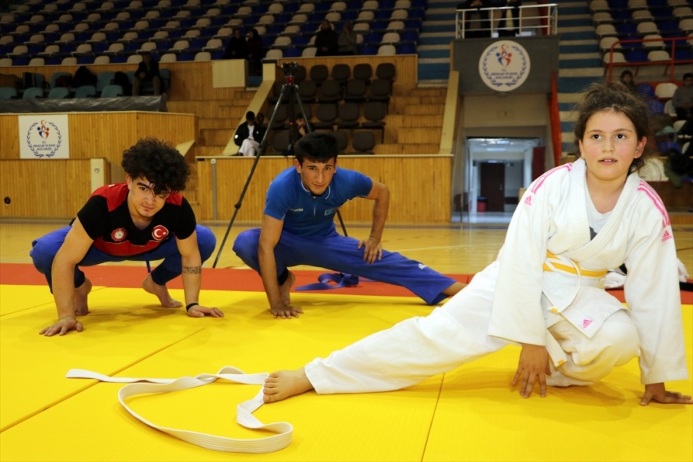 Futbolla Başlayan Karamanlı Sporcu Judoda Madalyalara Uzandı 4