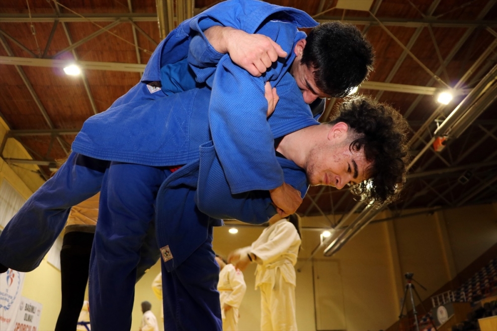 Futbolla Başlayan Karamanlı Sporcu Judoda Madalyalara Uzandı 6