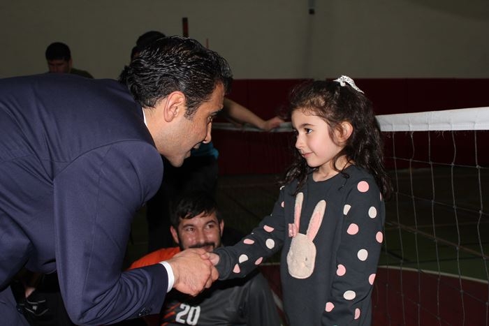 Savaş Kalaycı Oturarak Voleybol Takımı Sporcularını Ziyaret Etti 1