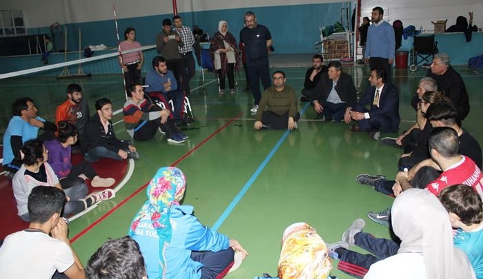 Savaş Kalaycı Oturarak Voleybol Takımı Sporcularını Ziyaret Etti 4