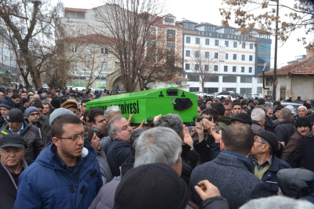 Banyoda Ölü Bulunan Doktor Karaman'da Son Yolculuğuna Uğurlandı 2