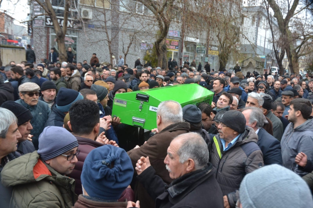 Banyoda Ölü Bulunan Doktor Karaman'da Son Yolculuğuna Uğurlandı 3
