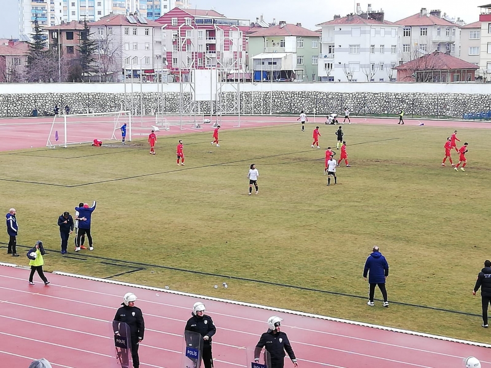 Karaman Belediyespor Kendi Sahasında Yenildi 6