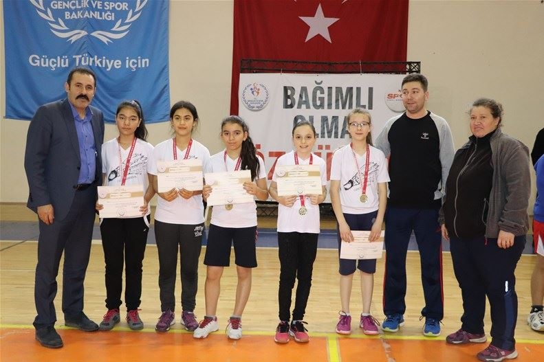 Analig Badmintonda Yarı Finale Çıkan Takımlar Belli Oldu 13